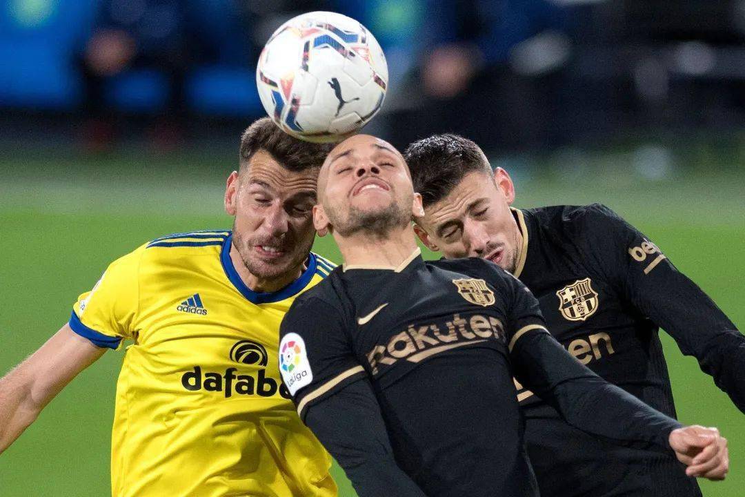 墨西哥鏖战莱比锡红牛，若日尼奥关键制胜